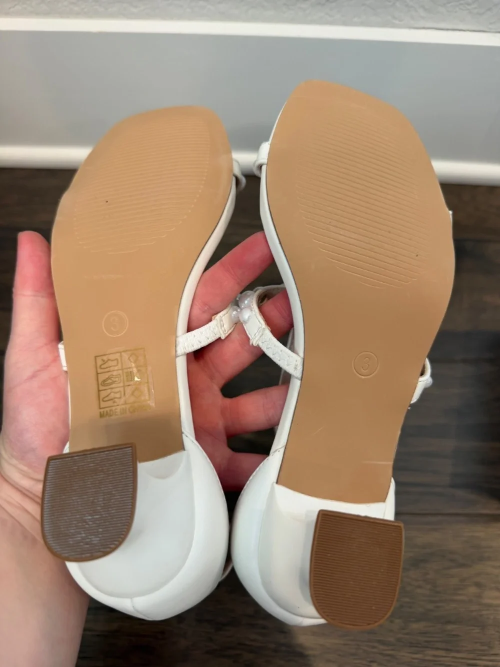 NWT Girl’s Amazon White Kitten Heel Dress Shoes Size 3